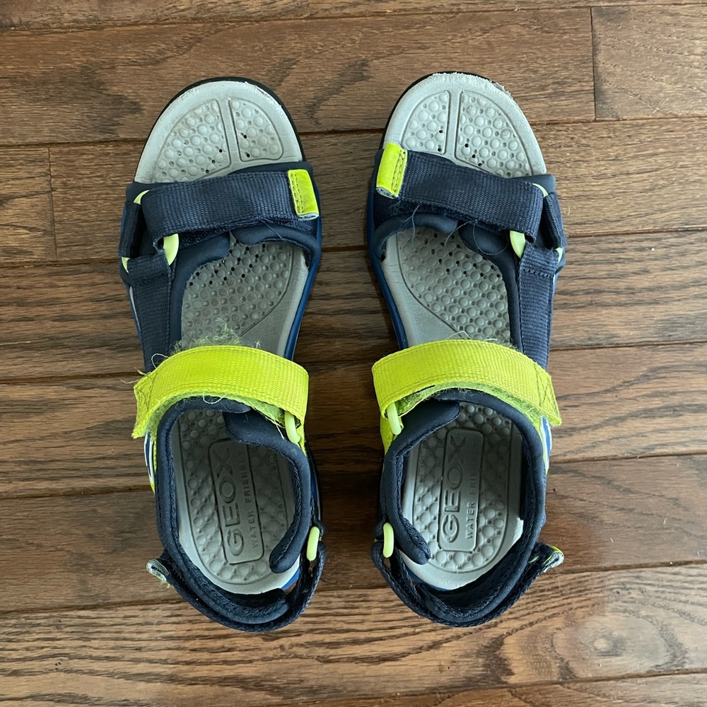 GEOX NAVY/LIME STRAP SANDALS